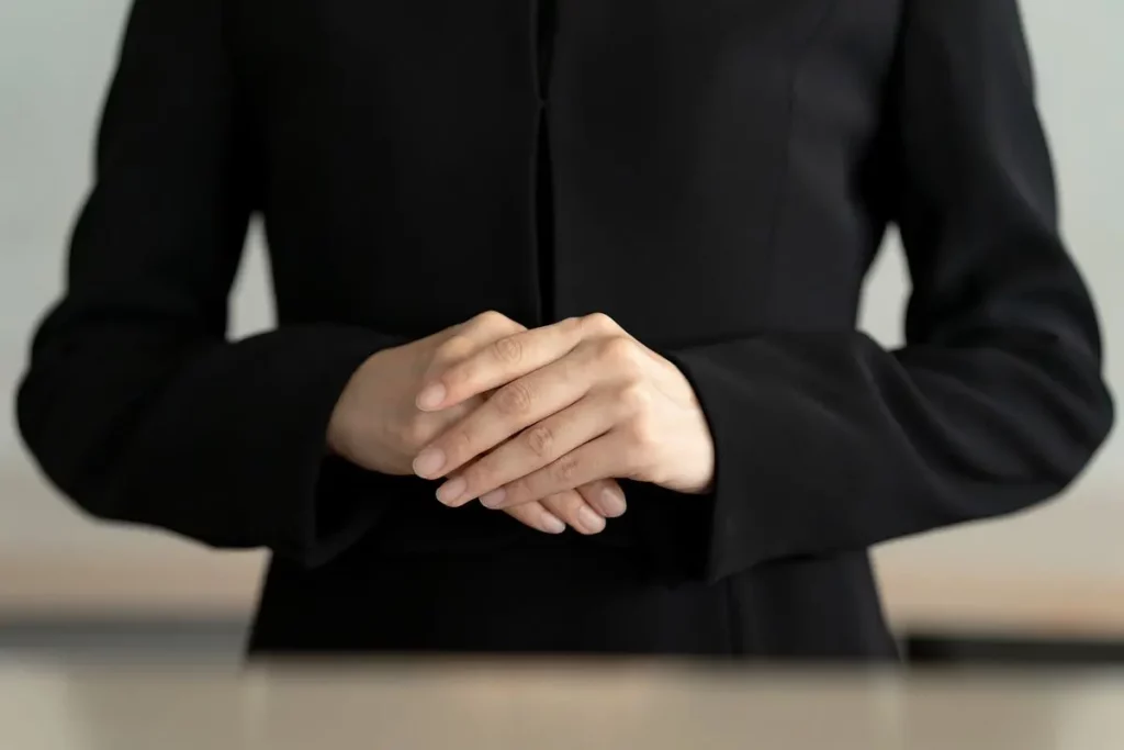 「ご冥福をお祈りします」の意味は?言い換え・使い方・宗教別の注意点も解説|埼玉の葬儀・葬式ならさがみ典礼