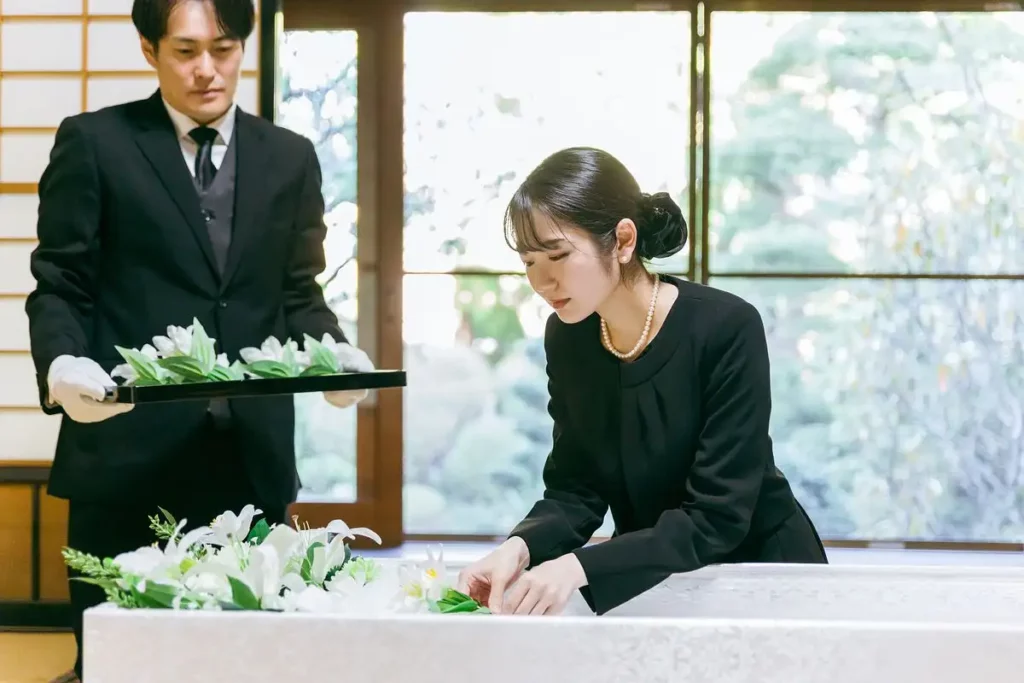 無宗教葬儀とは？メリット・デメリットや流れ、費用を徹底解説