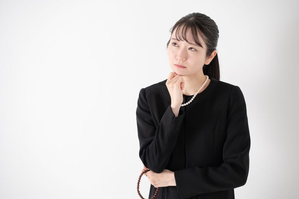 お葬式は亡くなって何日後に行う？日程の決め方やスケジュール例について解説
