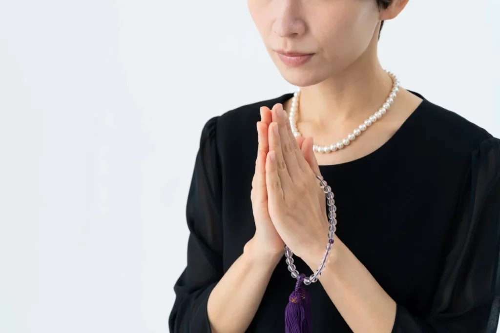 「お別れ会」の服装マナーは？平服とは？男女別にふさわしい服装の具体例を解説