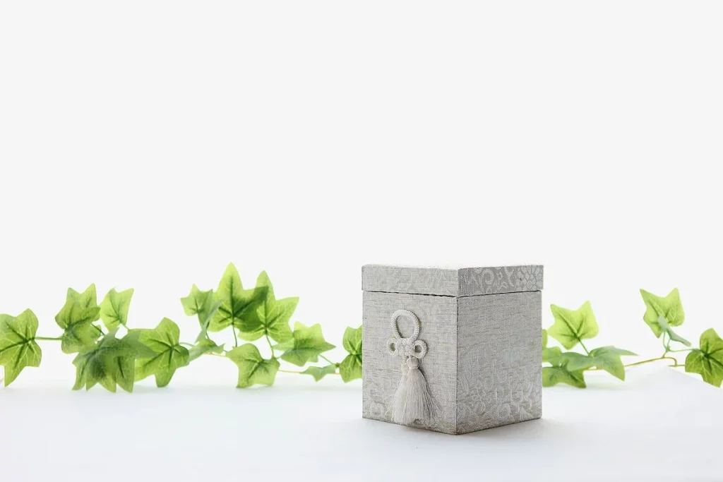 納骨はいつ？一般的な時期・宗教ごとの違いと決める前に知っておきたいこと
