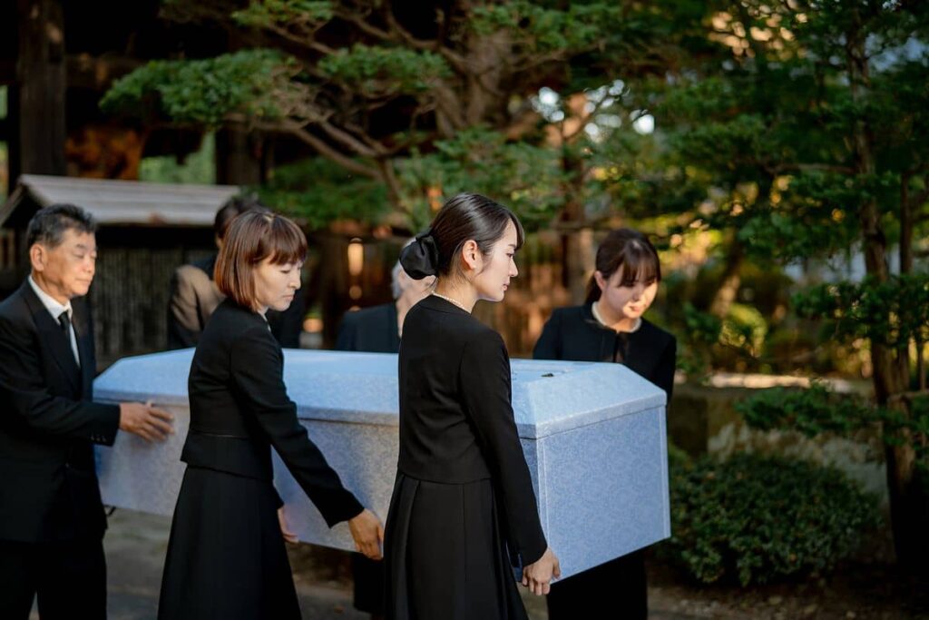 遺体の搬送は専門業者に任せるべき理由