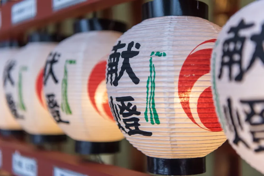 献灯とは？：宗教的な意味と歴史