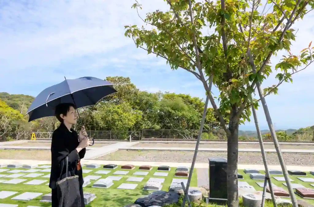 混同されがちな「土葬」と「樹木葬」との違い