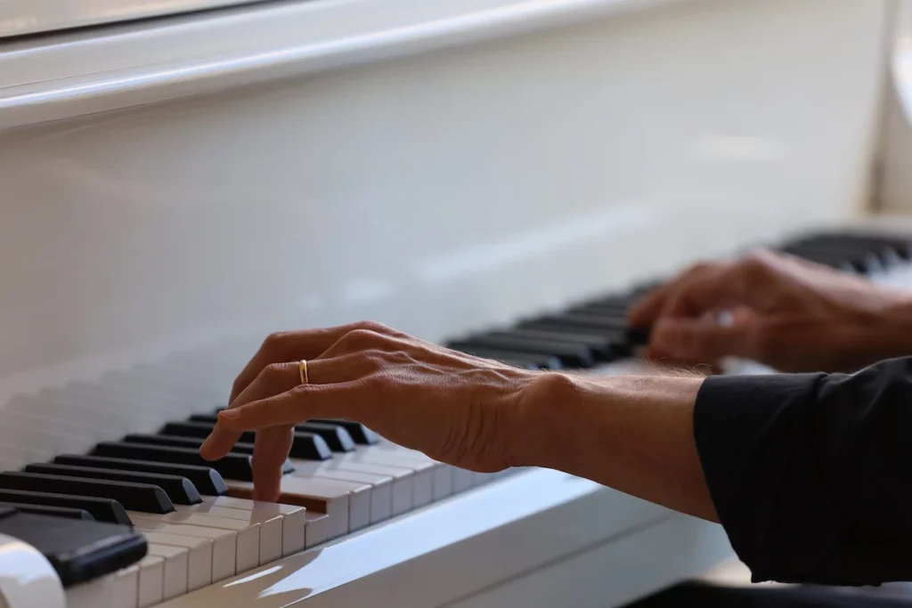 音楽で送る最後の旅:音楽葬の流れ、曲選び、費用を解説