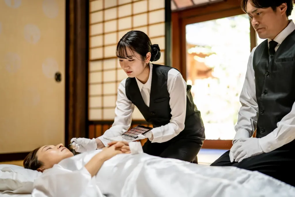 死化粧とは？