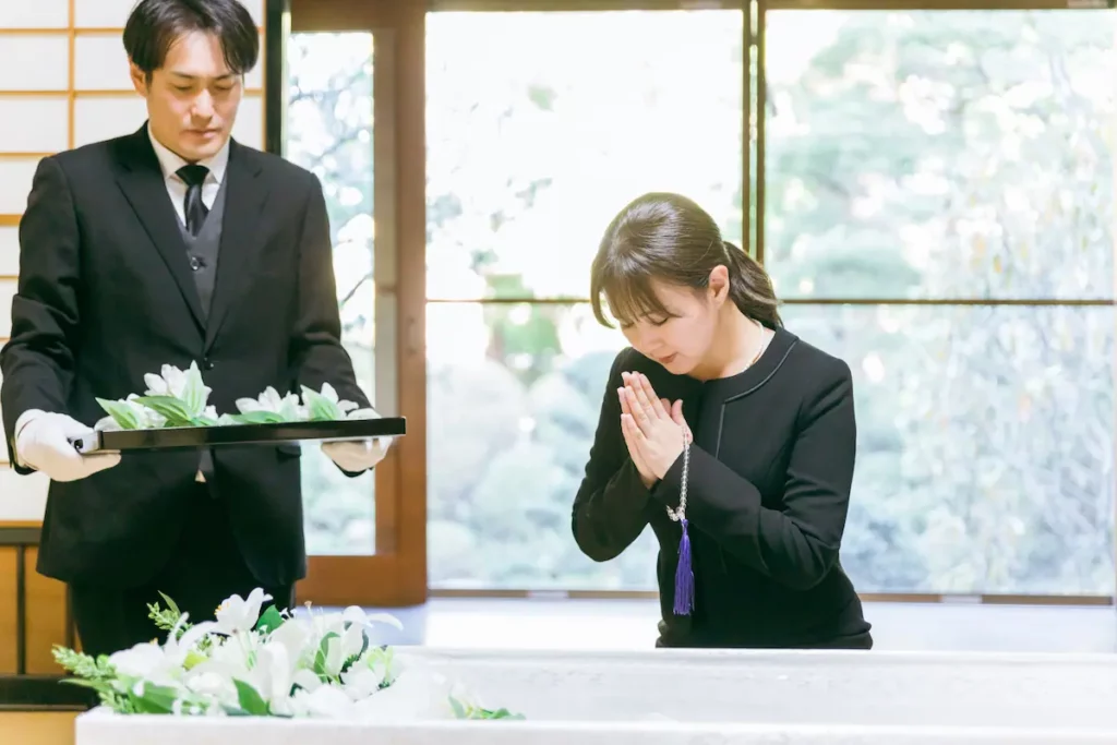 自宅葬とは？：メリットとデメリット、祭壇の準備から費用まで