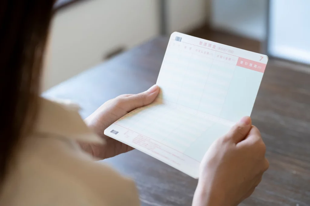 故人の貯金を葬儀費用に当てる際の注意点
