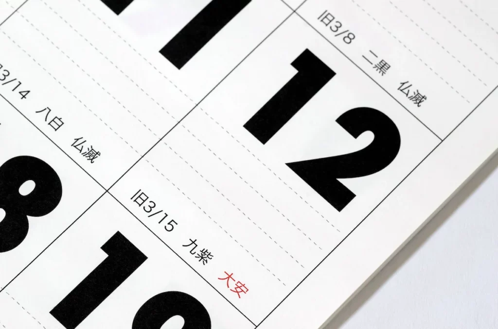 葬儀（葬式）を大安にしても問題ない？六曜の意味と日取り選びのポイント