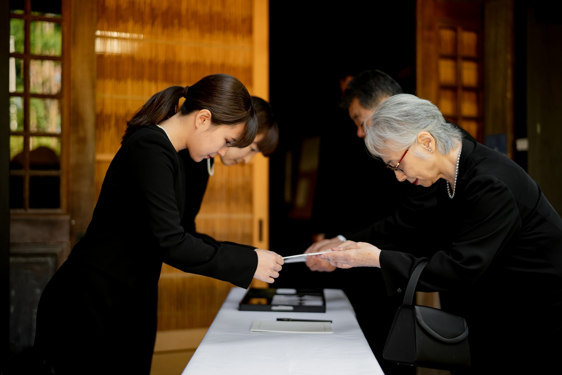 【葬儀の参列範囲】何親等まで呼ぶ?さいたま市での一般的な親族の範囲