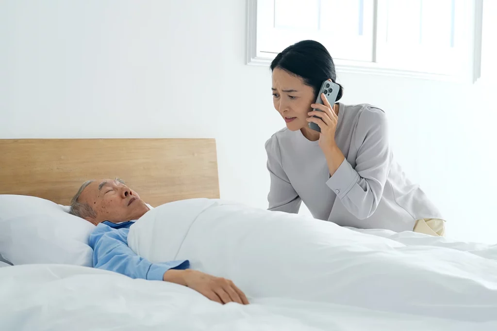身内が危篤になった際の会社への連絡方法とマナー